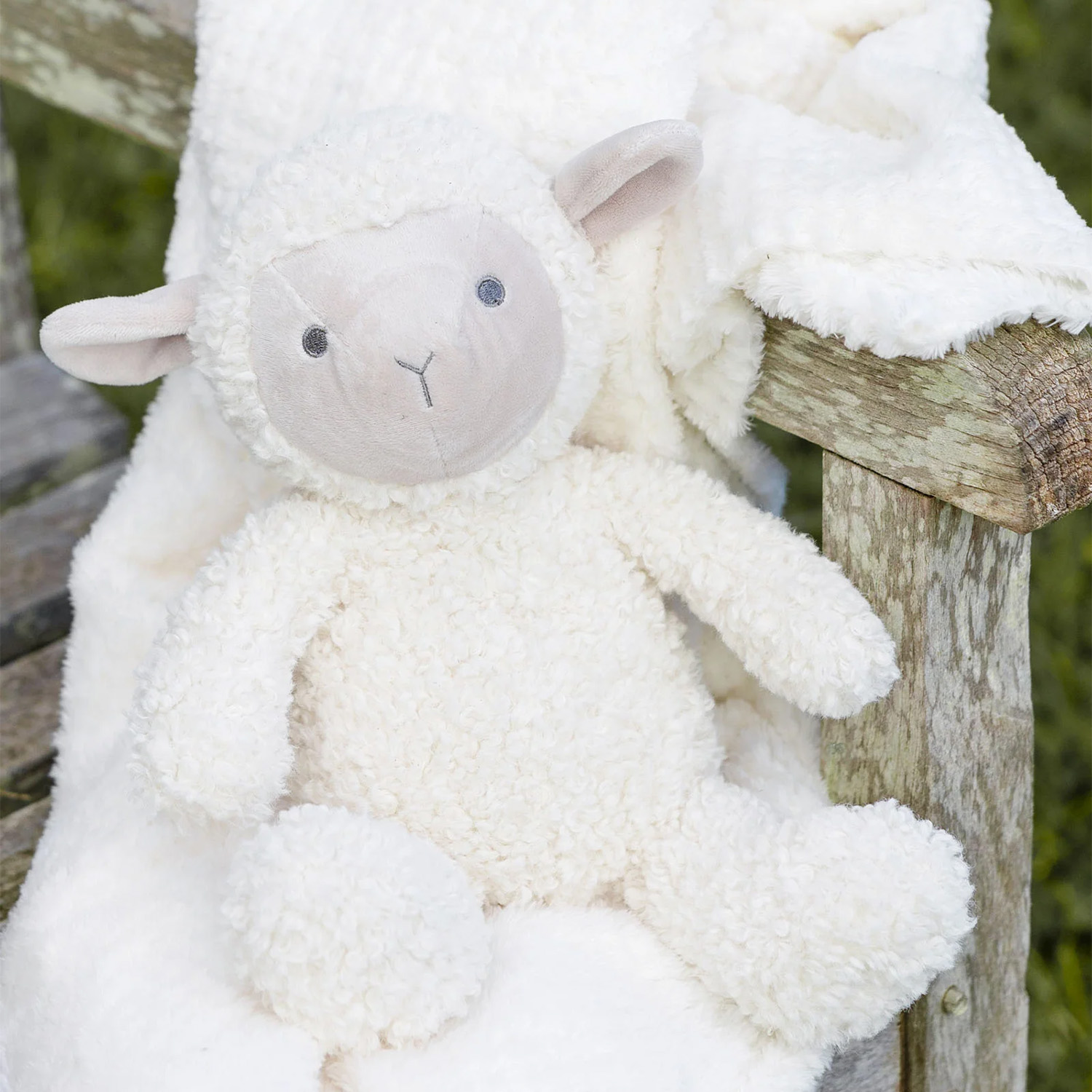 Sheep plush toy and pineapple-grid fleece blanket gift set for bulk OEM orders by baby textile manufacturer