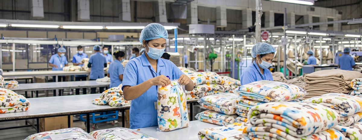 Baby-blanket-factory-assembly-line.jpg